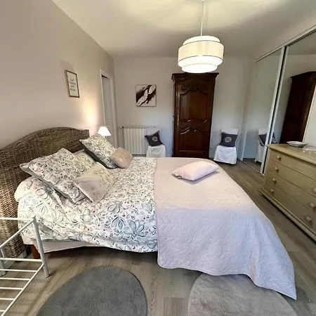 Des Graverots Nyaraló *